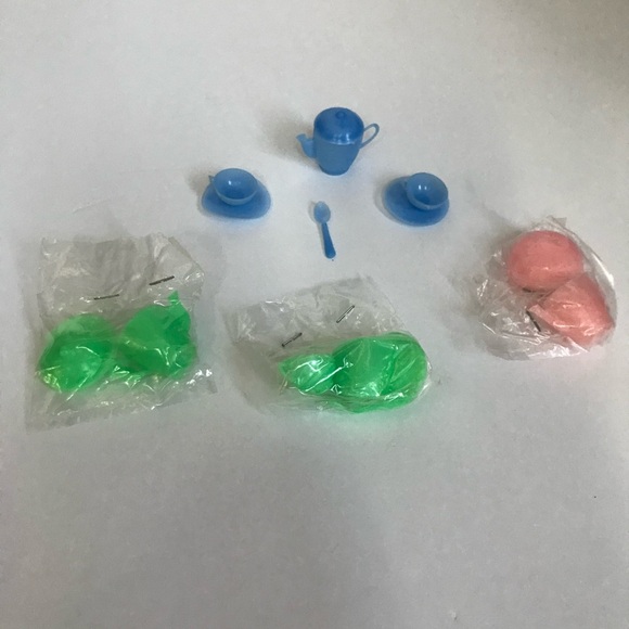 Vintage 60s Gumball Machine Prizes Tea Pot Cups Spoon, four sets - Picture 6 of 7